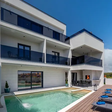 וילה Luxury Wellness & Depaja