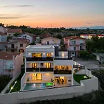 וילה Luxury Wellness & Depaja *