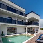 וילה Luxury Wellness & Depaja