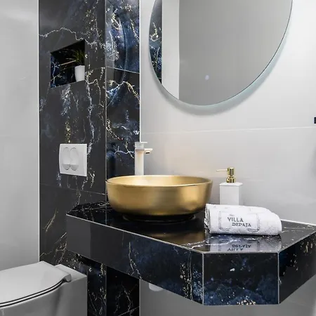 빌라 Luxury Wellness & Depaja