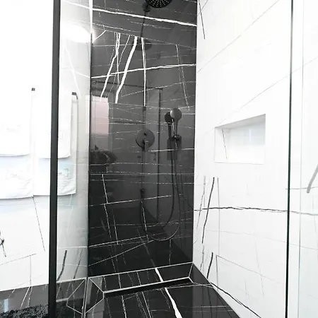 빌라 Luxury Wellness & Depaja *
